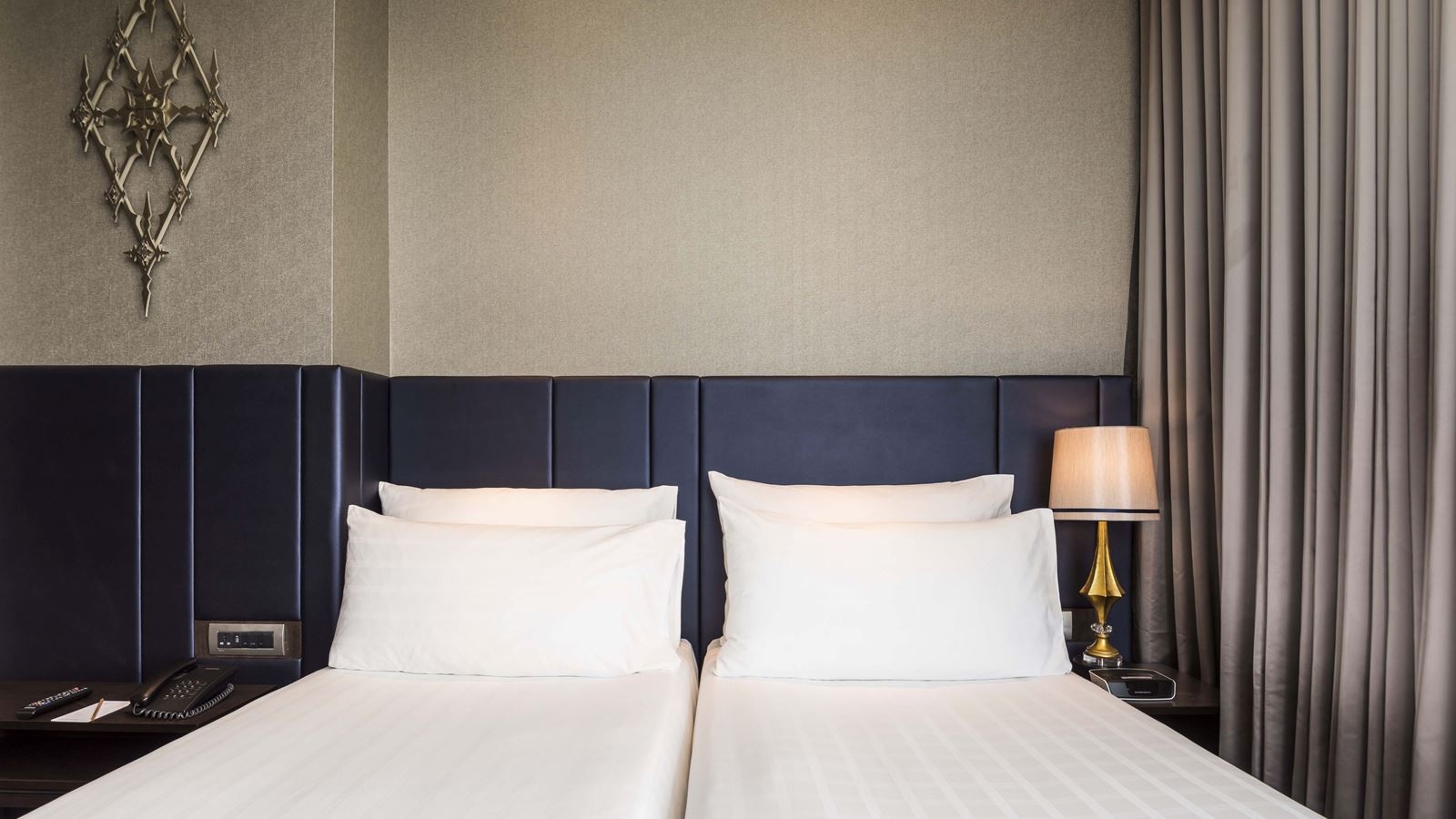 rooms-one-bedroom-city-view