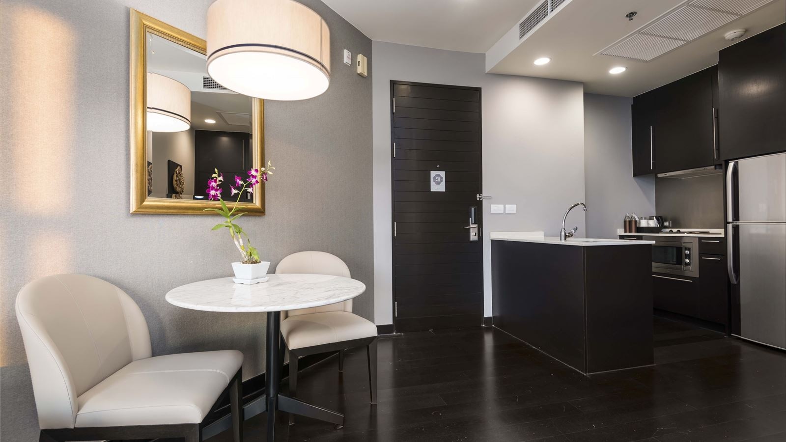 rooms-one-bedroom-skyline-suite