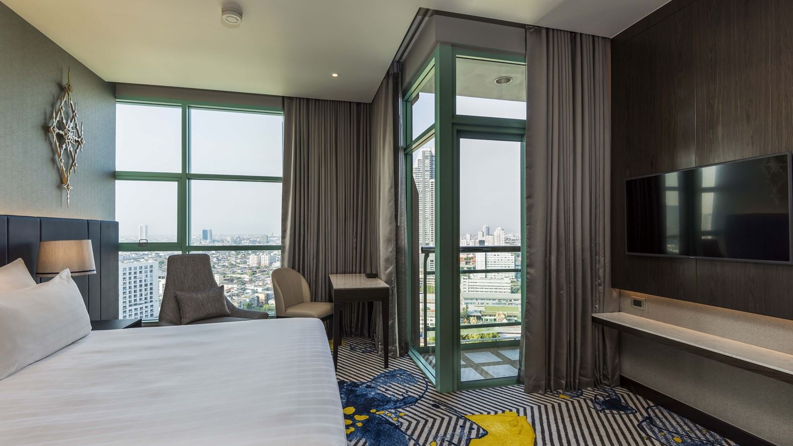 rooms-two-bedroom-suite-city-view