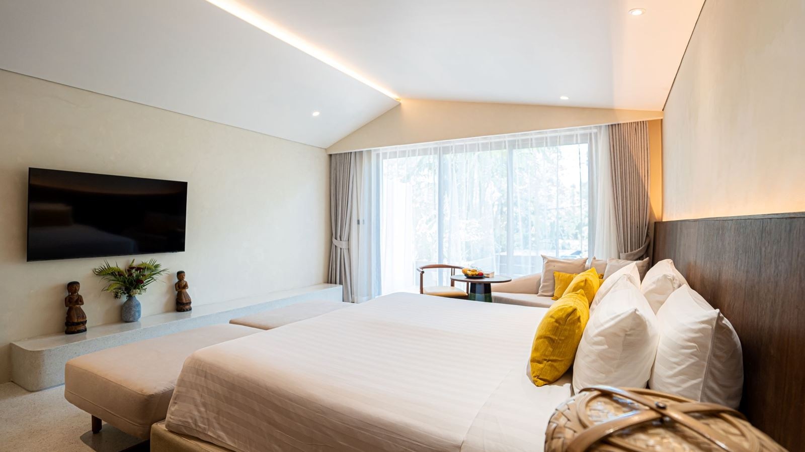 rooms-lux-jacuzzi-suites