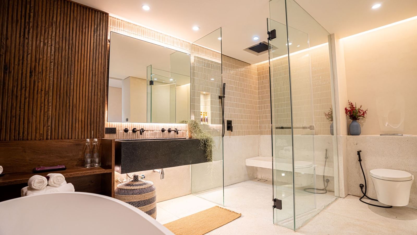 rooms-lux-jacuzzi-suites