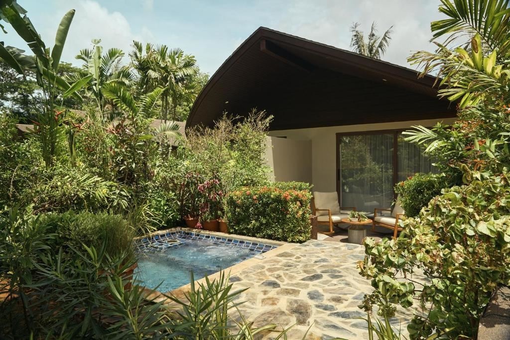 rooms-lux-jacuzzi-suites