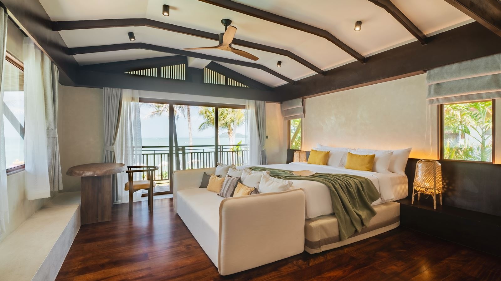 rooms-lux-3-bedroom-grand-beachfront-pool-villa