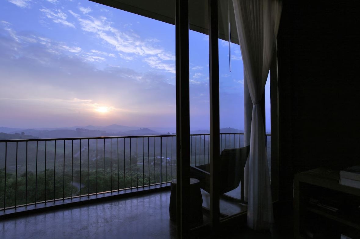 rooms-deluxe-balcony