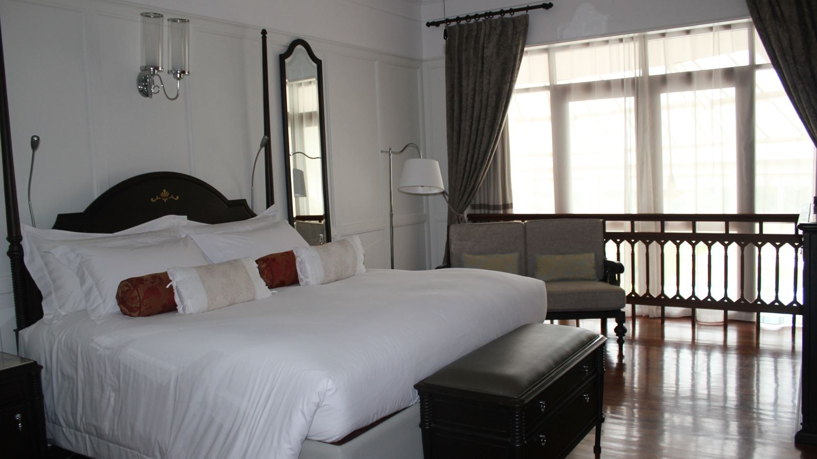 rooms-two-bedroom-duplex-suite