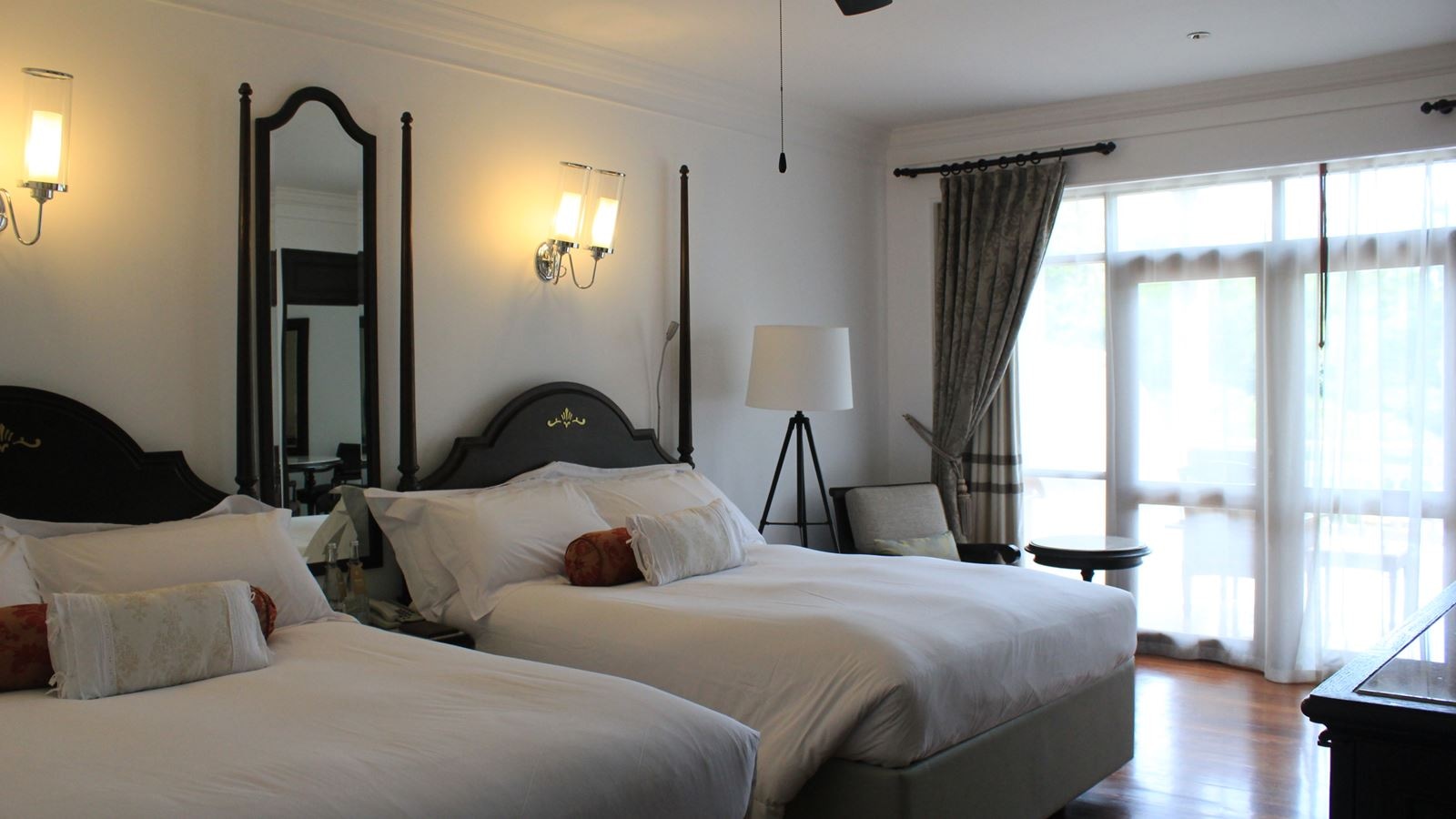 rooms-two-bedroom-duplex-suite