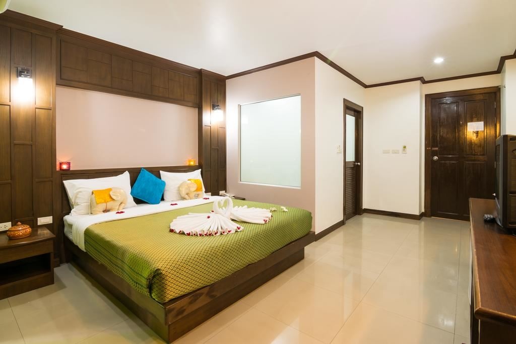 rooms-deluxe-room