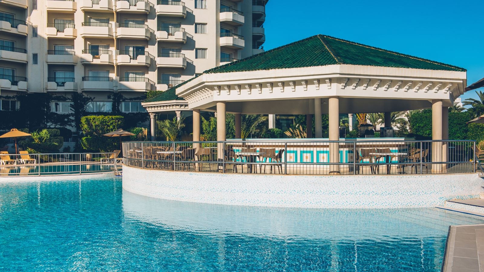 restaurants-pool-snack-bar