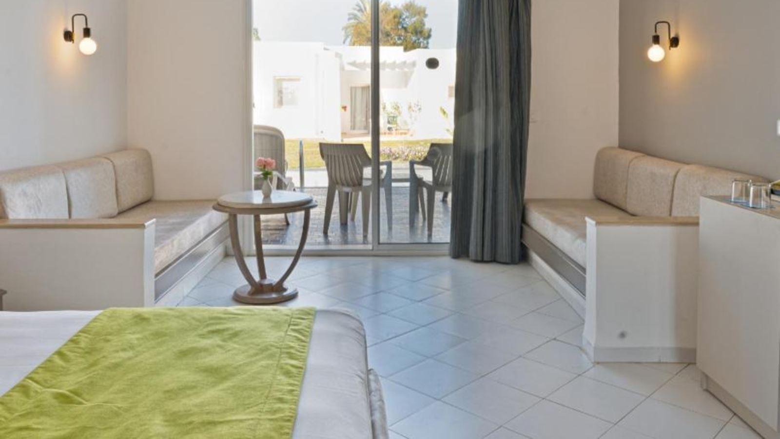 rooms-room-family-superior