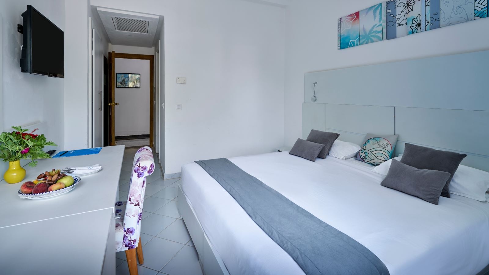 rooms-room-singleuse-sideseaview