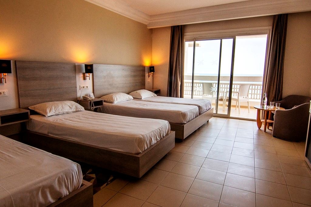 rooms-quad-standard-room-sea-view