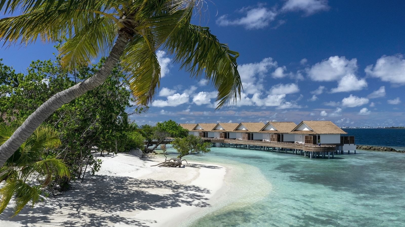 rooms-sunset-water-villa-with-pool