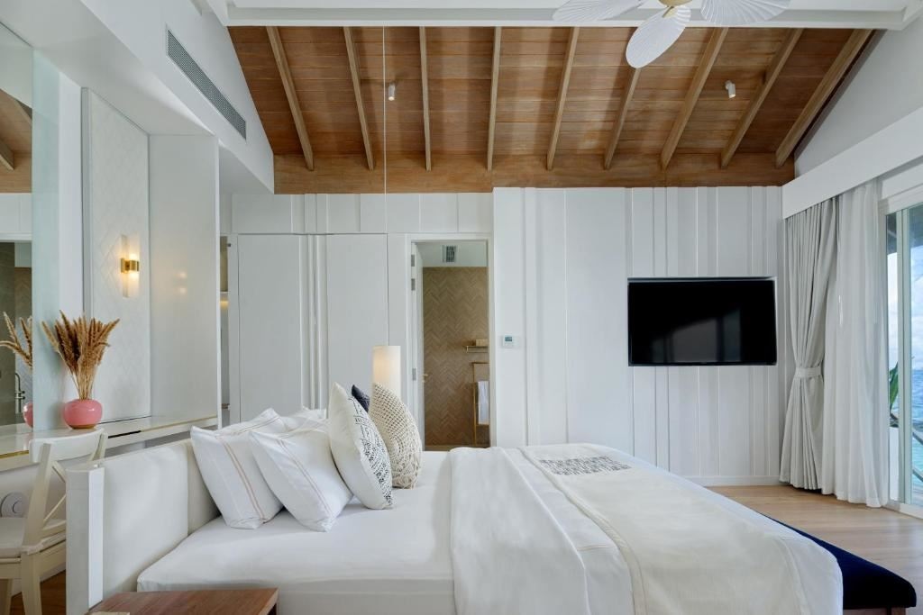 rooms-sunset-water-villa-with-pool