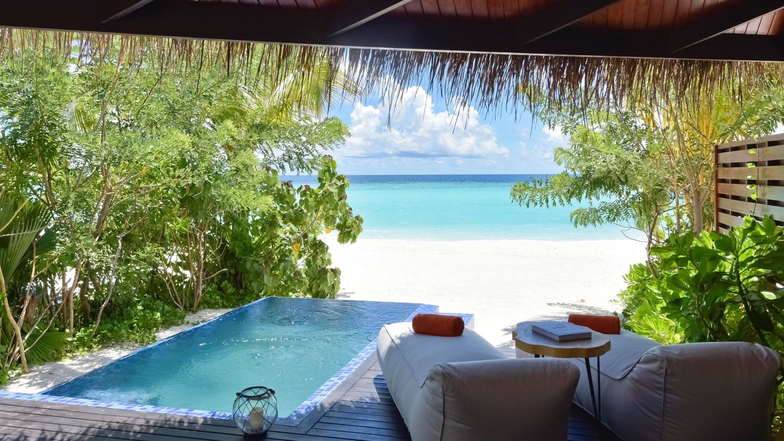 rooms-beach-pool-villa