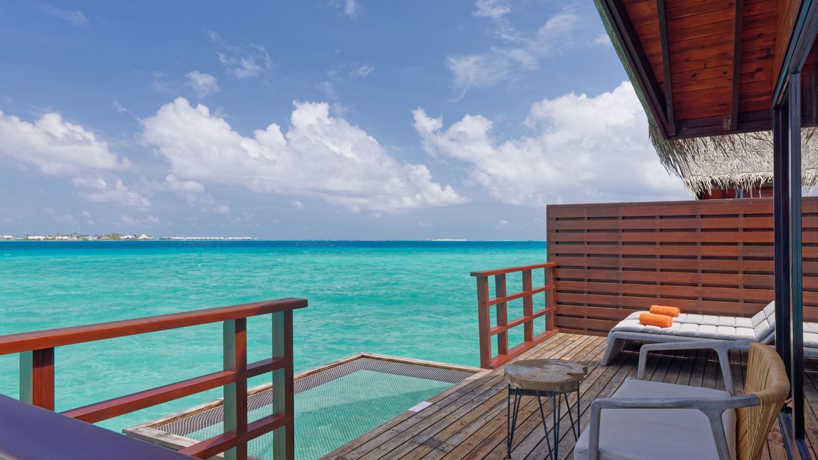 rooms-lagoon-water-villa