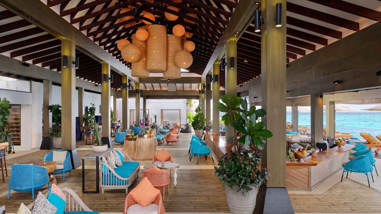 restaurants-breeze-poolside-dining--bar