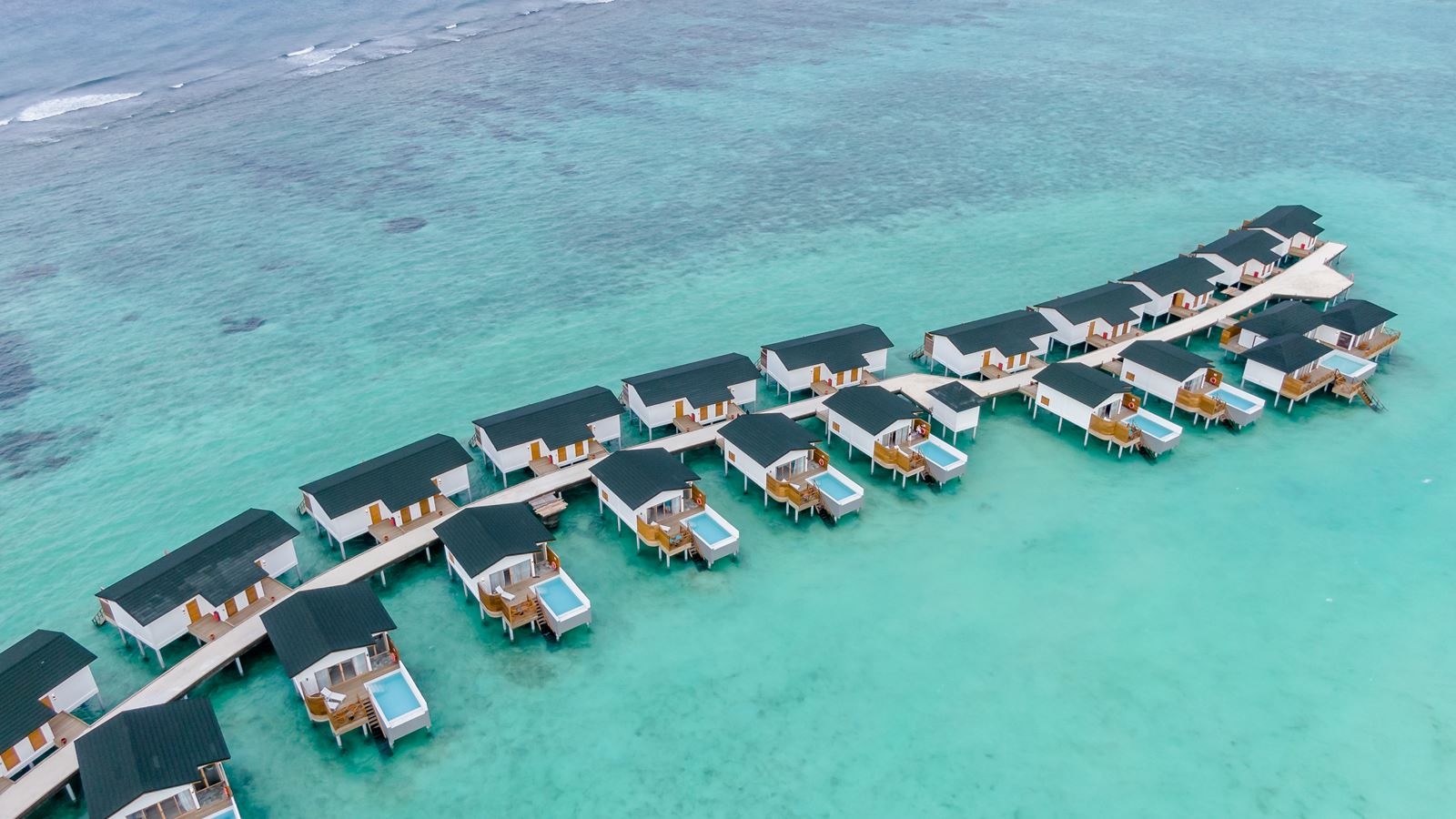 rooms-lagoon-suite-pool