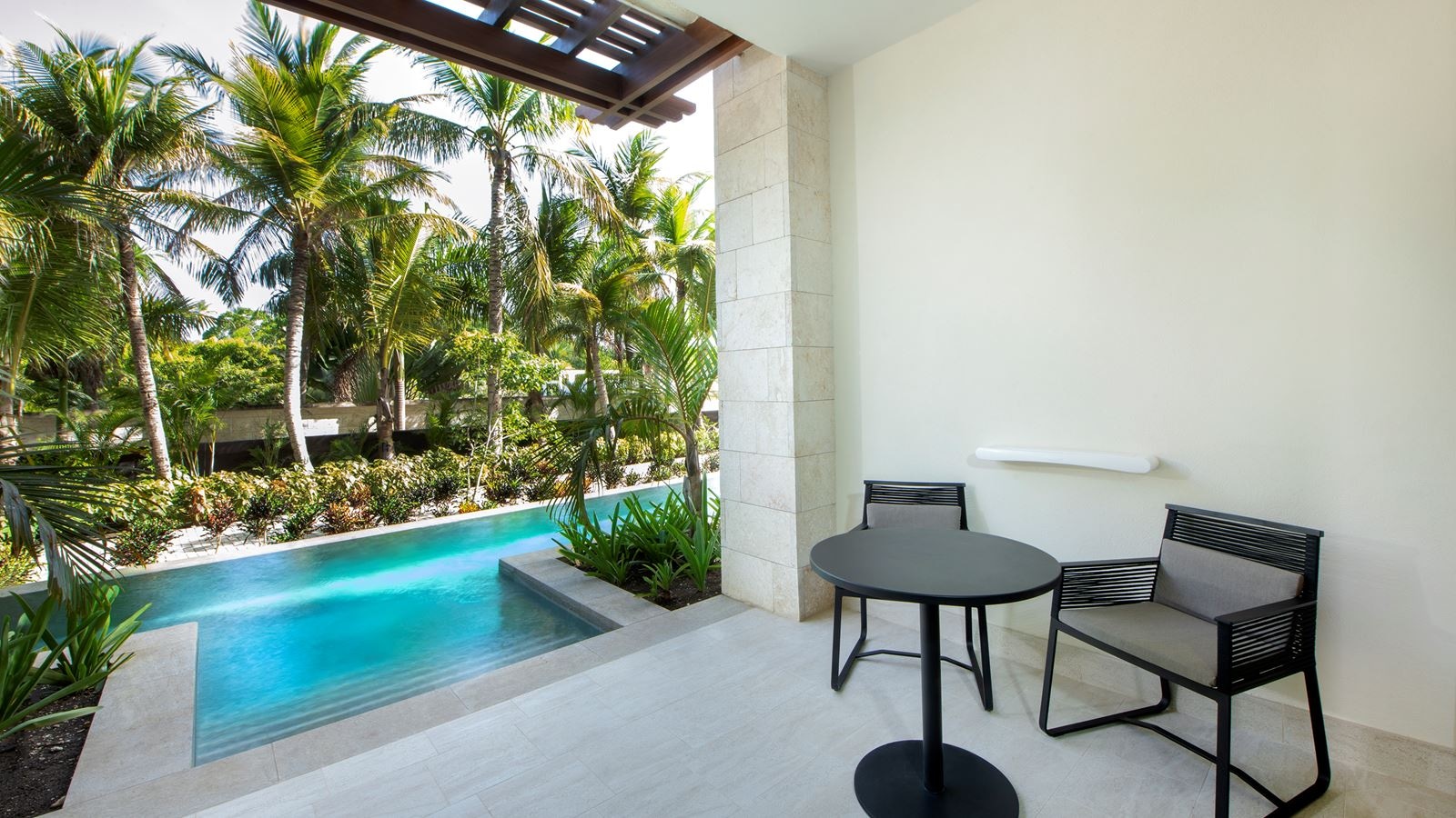 rooms-resort-king--swim-up-junior-suite