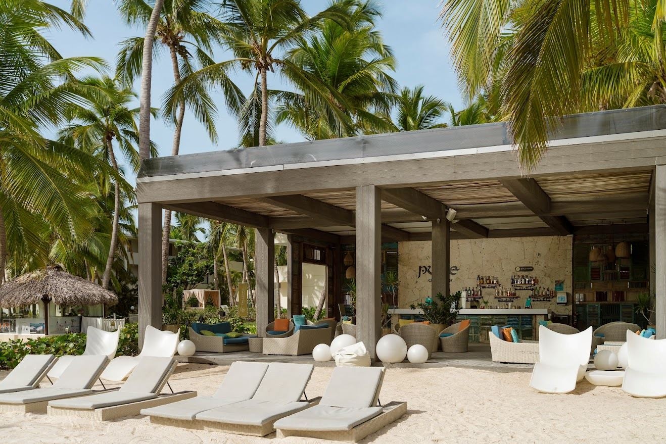 bars-pure-chill-out-bar-beach-bar-for-privileged-guests