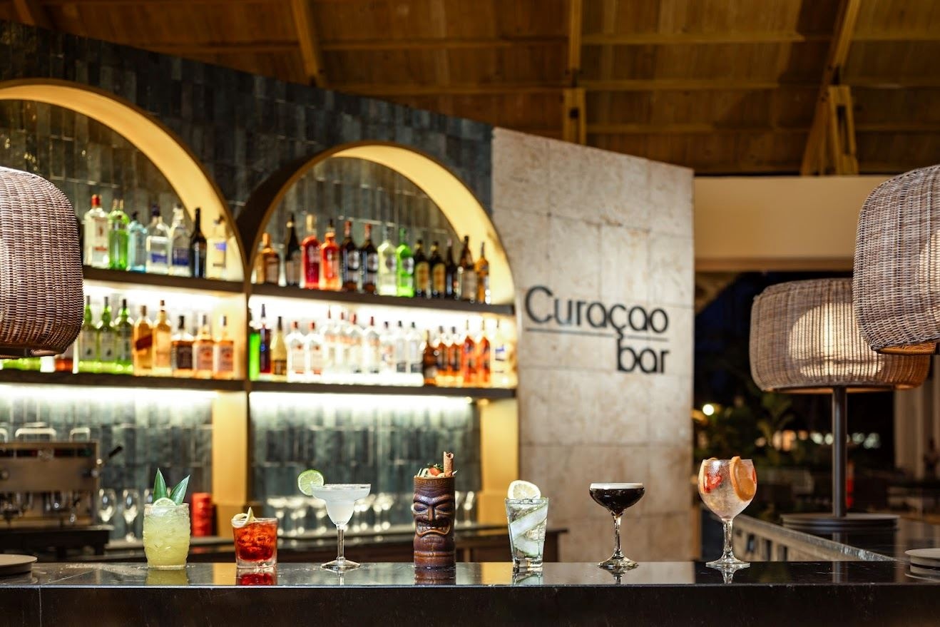 bars-curacao-lobby-bar