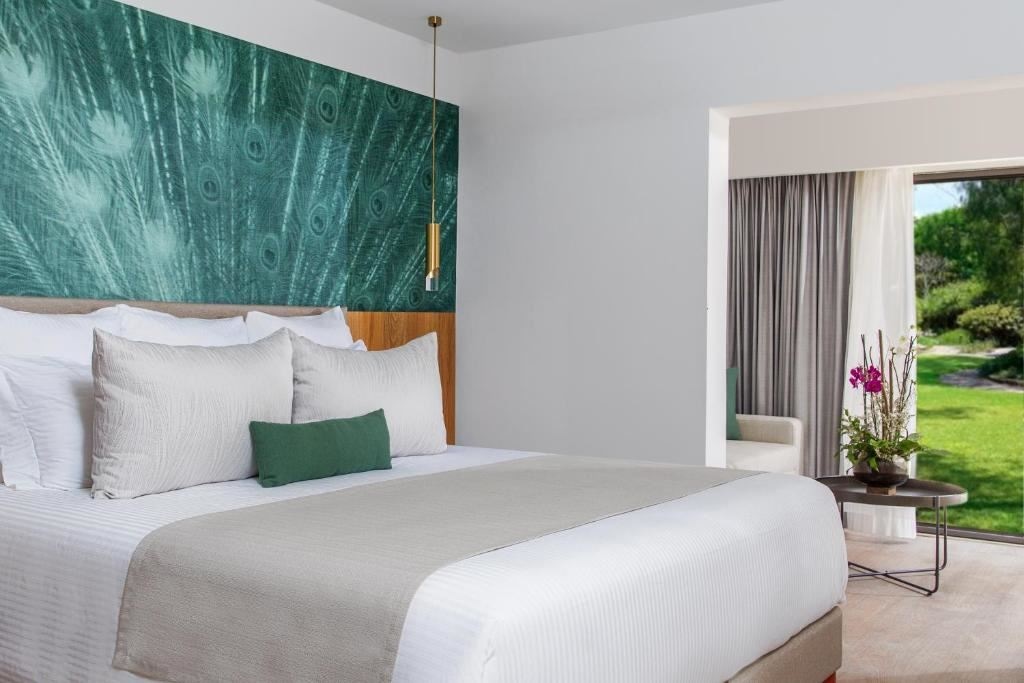 rooms-preferred-club-junior-suite-partial-ocean-view