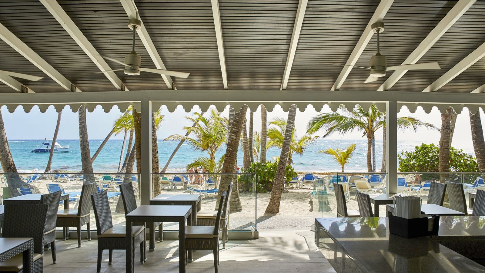 bars-beach-club-bar