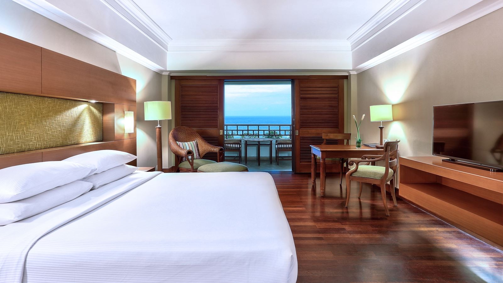 rooms-deluxe-room-ocean-view