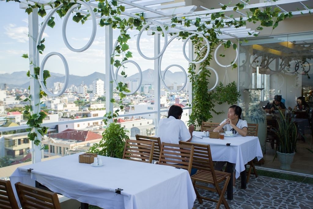 restaurants-restaurant