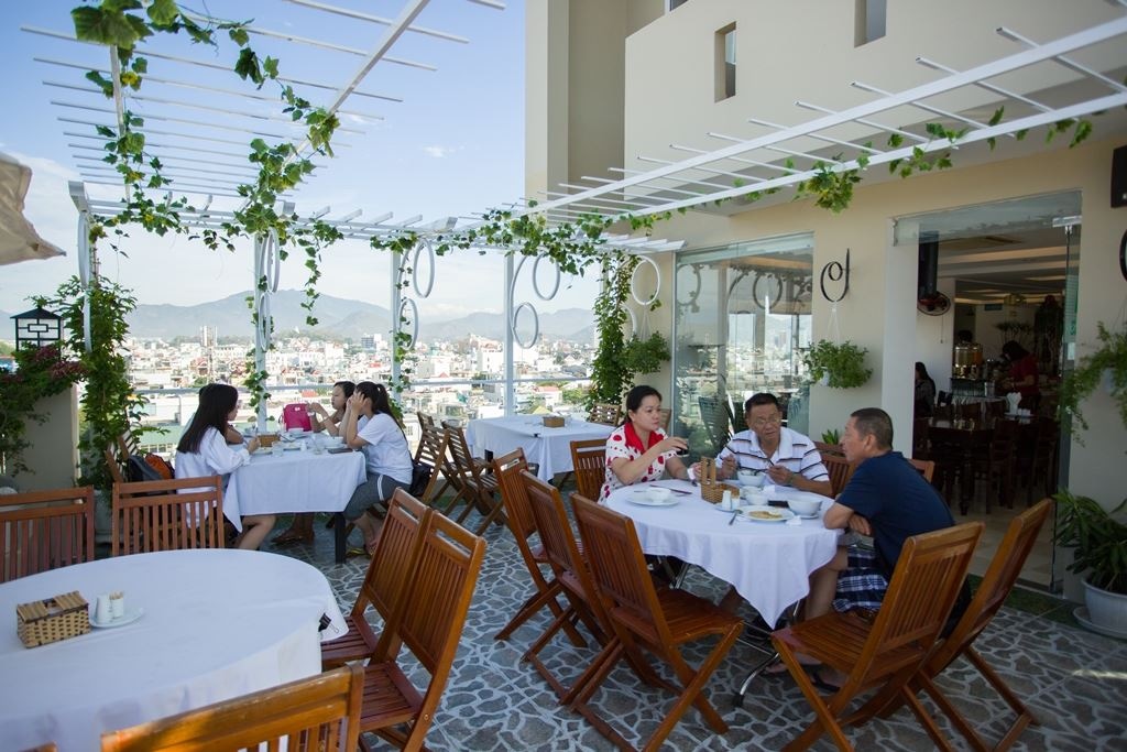 restaurants-restaurant