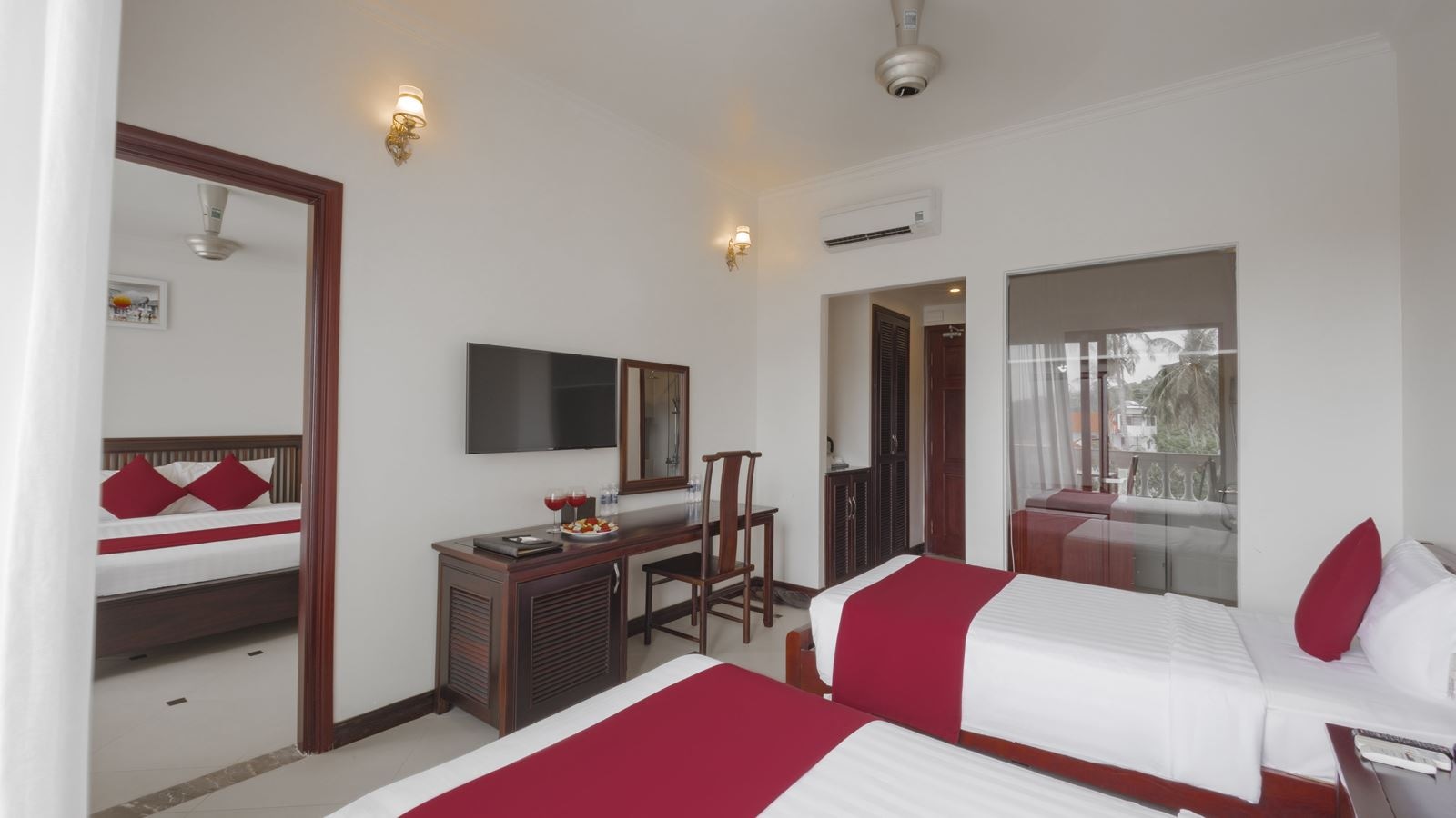 rooms-family-with-balcony