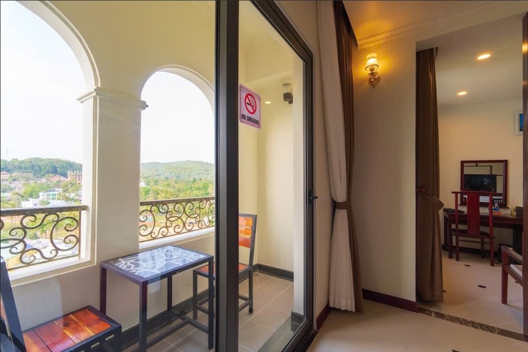 rooms-family-with-balcony