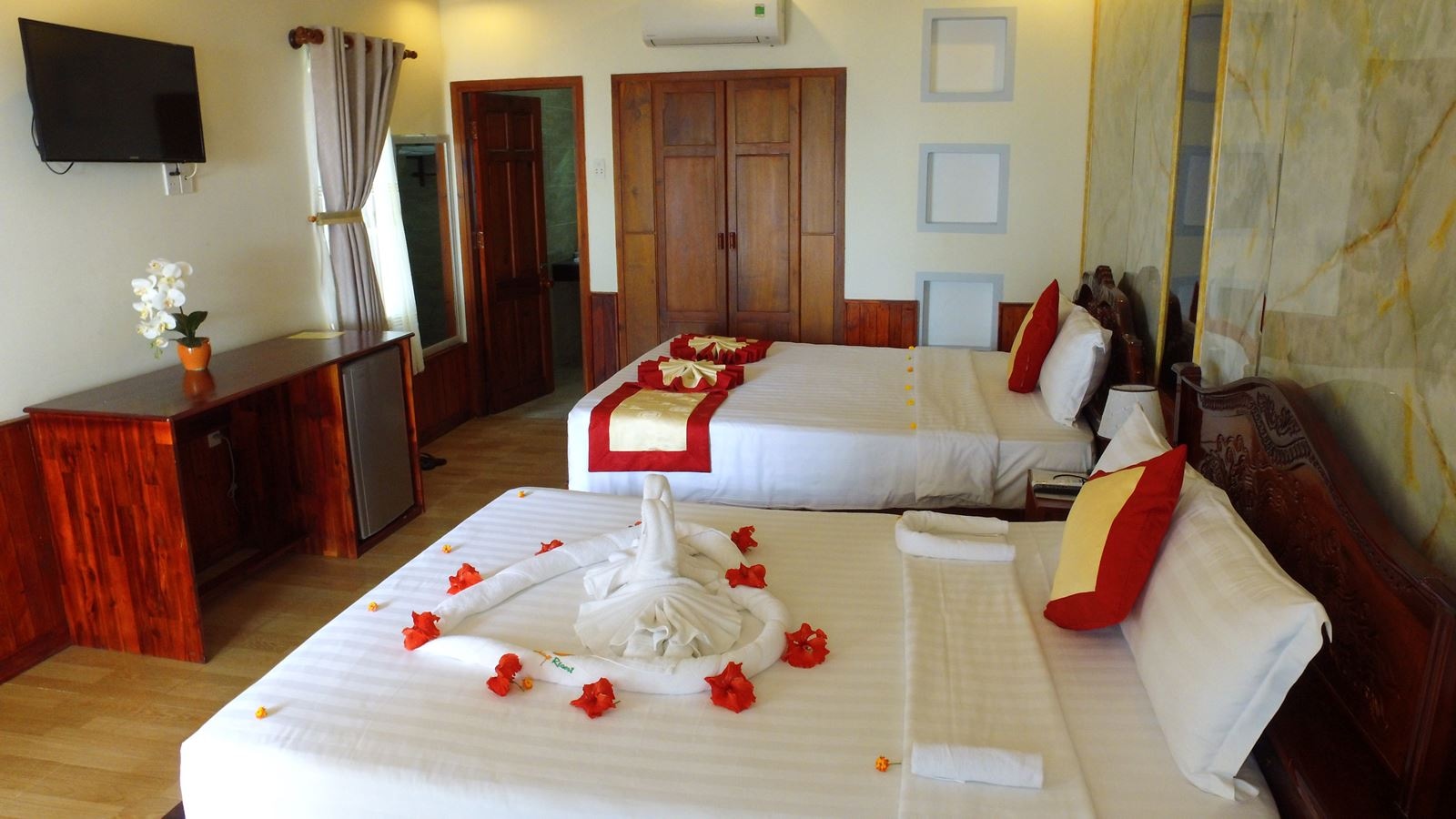 rooms-deluxe-sea-view-bungalow