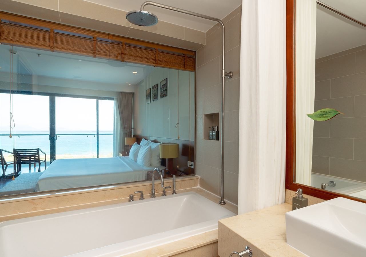 rooms-deluxe-ocean-with-bathtub-child-without-extra-bed