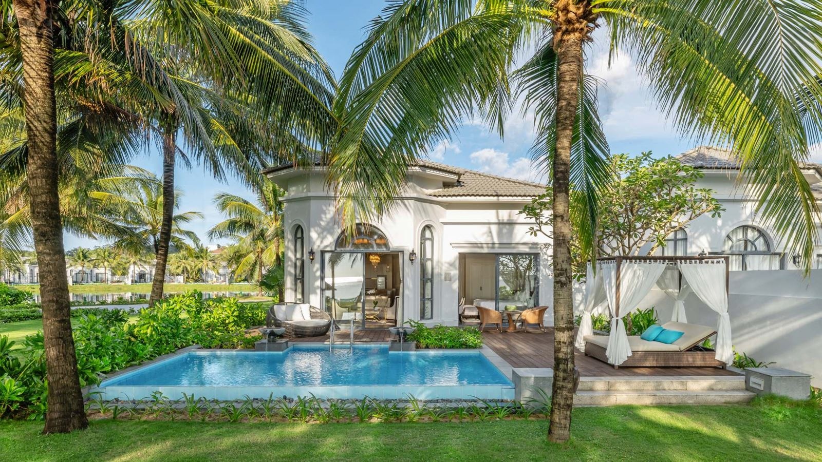 rooms-the-level-3bedroom-villa-lake-view-with-private-pool