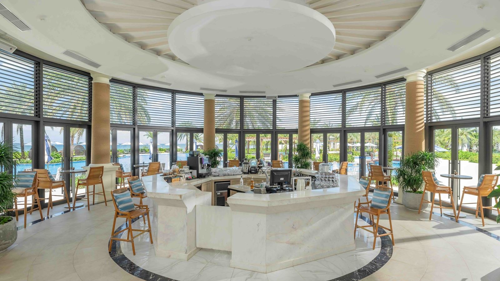 restaurants-cape-nao--beach-club