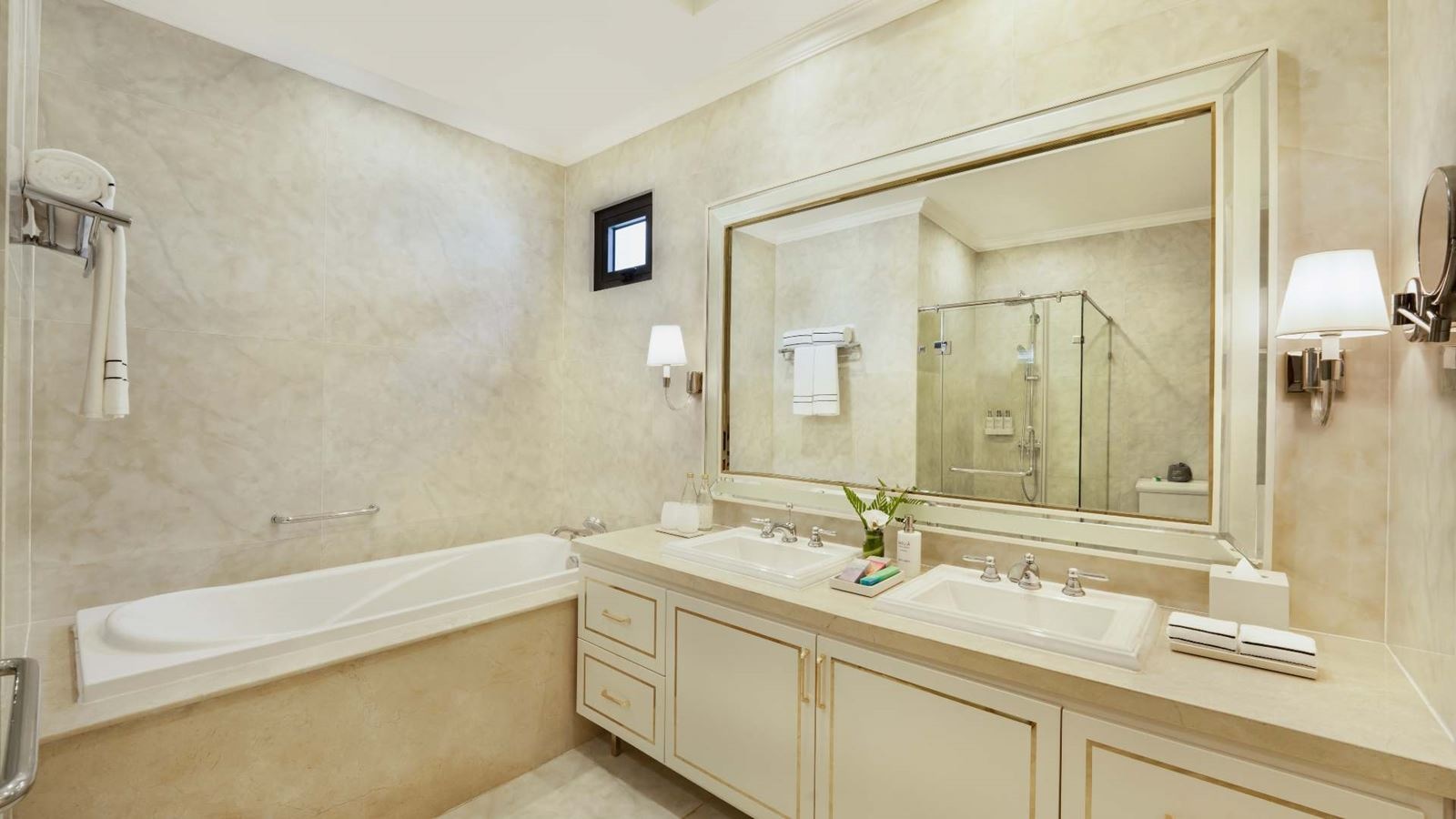 rooms-3bedroom-villa-lake-view-with-private-pool-no-extra-bed