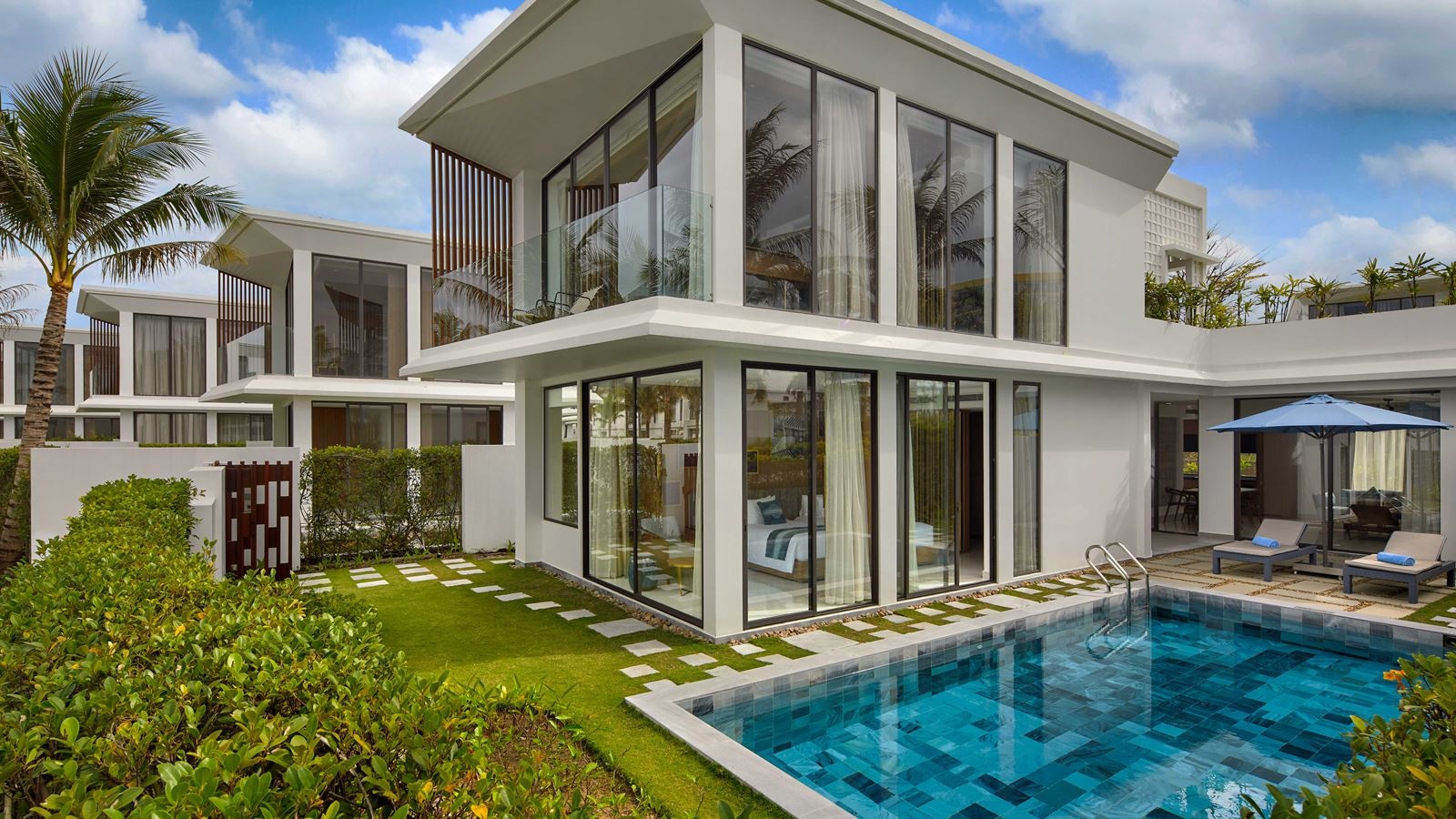 rooms-three-bedroom-pool-villa-beachfront