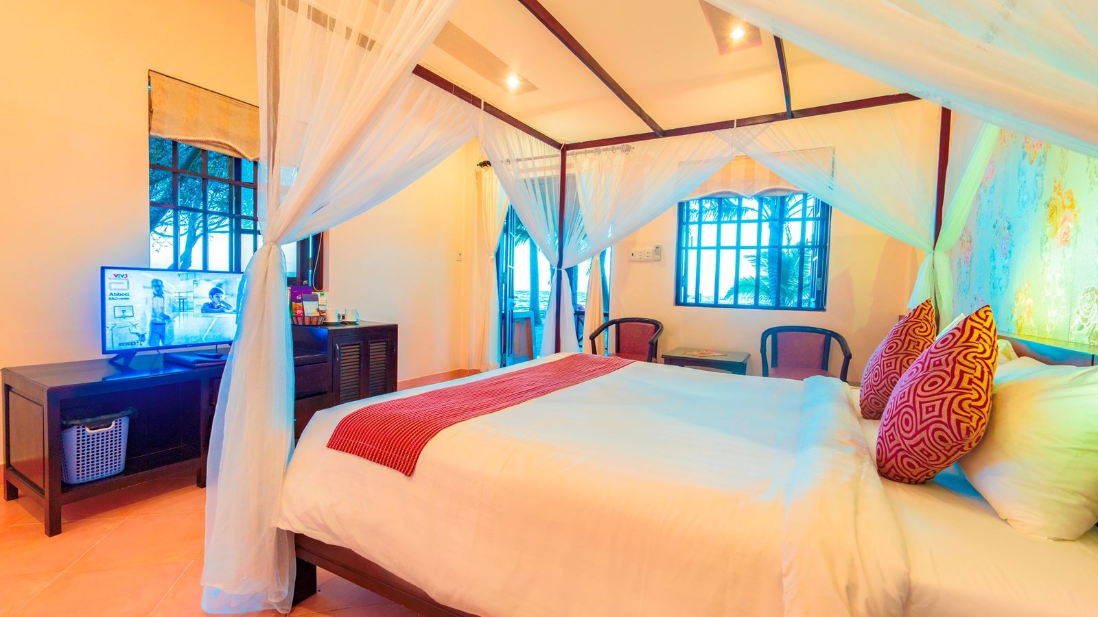 rooms-bungalow-beachfront-with-terrace-seaview