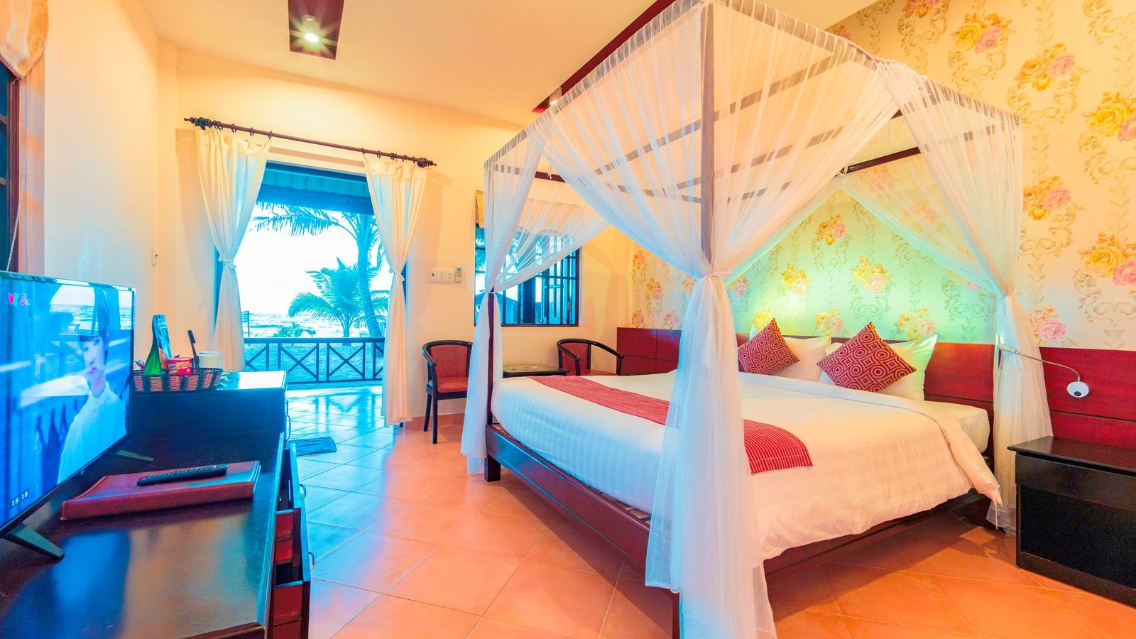 rooms-bungalow-beachfront-with-terrace-seaview