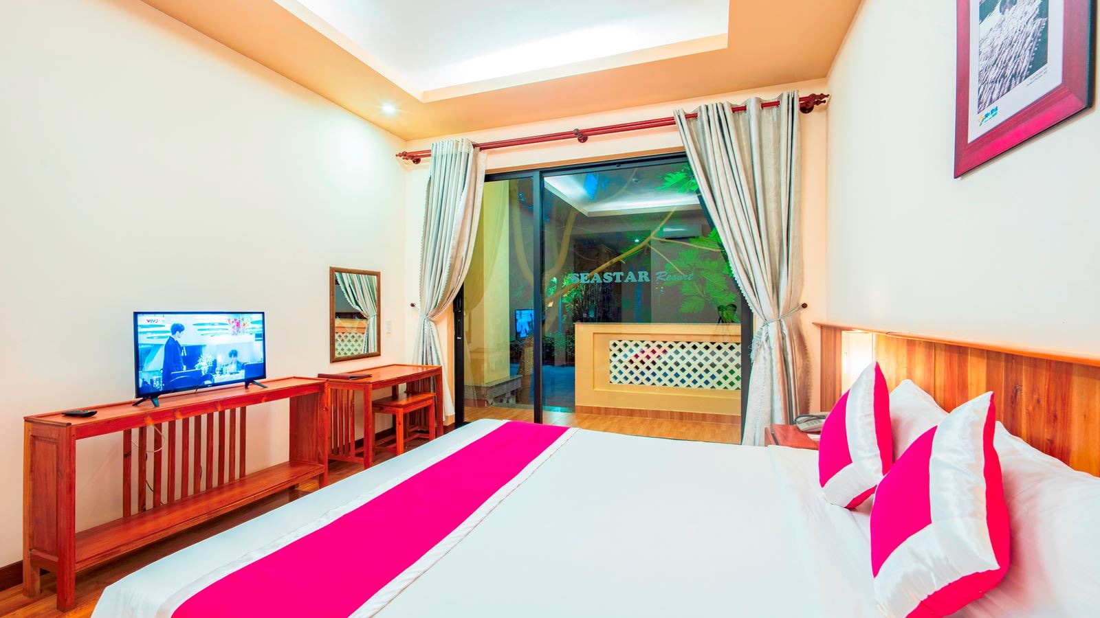 rooms-room-deluxe-with-balcony-gardenview