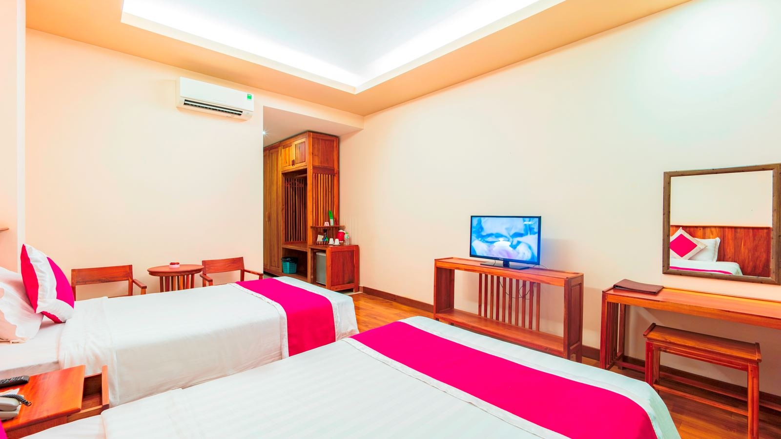 rooms-room-deluxe-with-balcony-gardenview