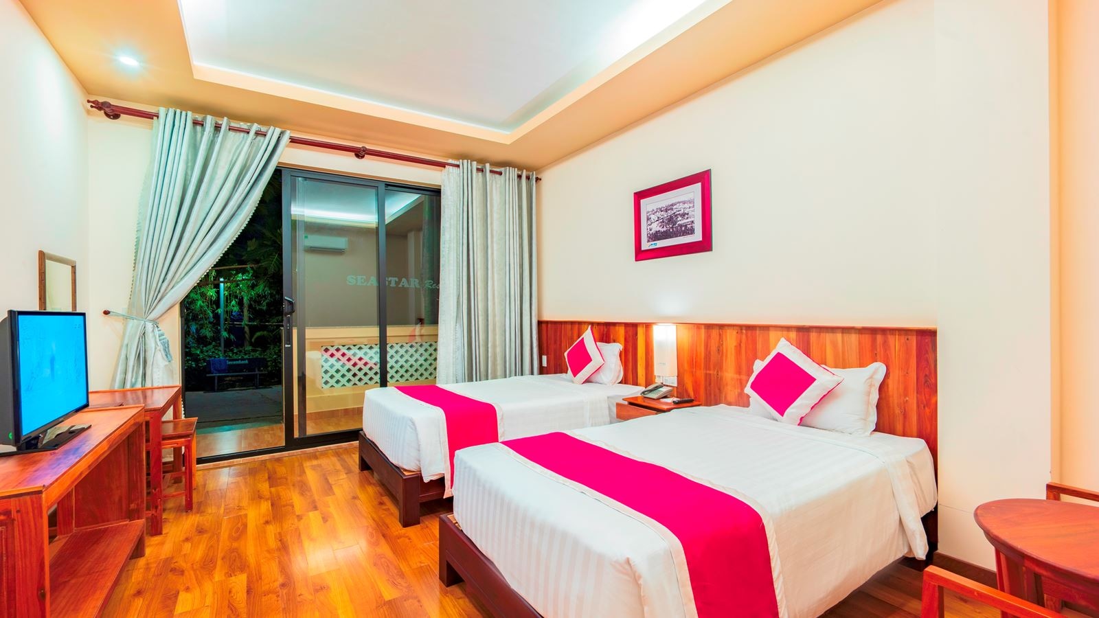 rooms-room-deluxe-with-balcony-gardenview