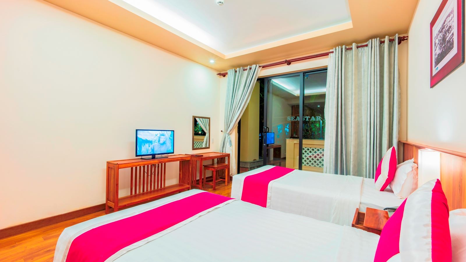 rooms-room-deluxe-with-balcony-gardenview