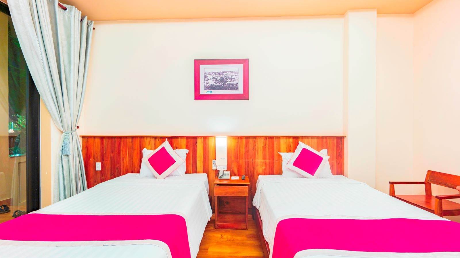 rooms-room-deluxe-with-balcony-gardenview