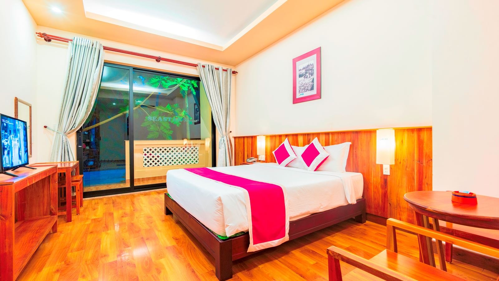 rooms-room-deluxe-with-balcony-gardenview