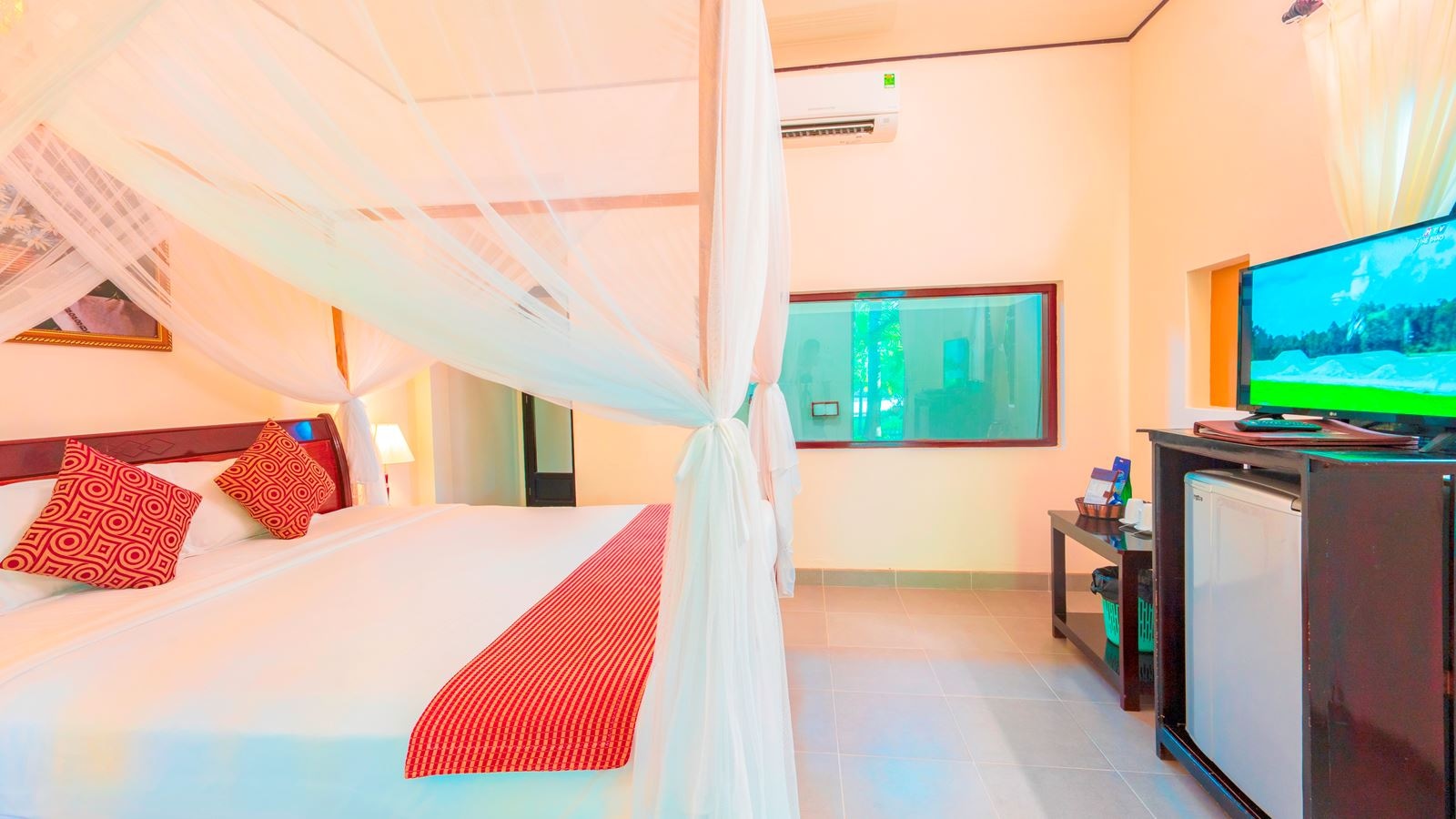 rooms-bungalow-standard-with-terrace-gardenview