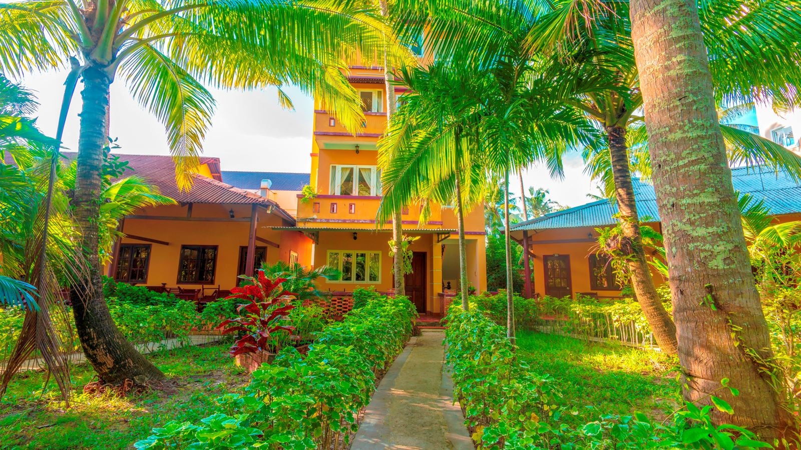 rooms-room-standard-with-balcony-gardenview