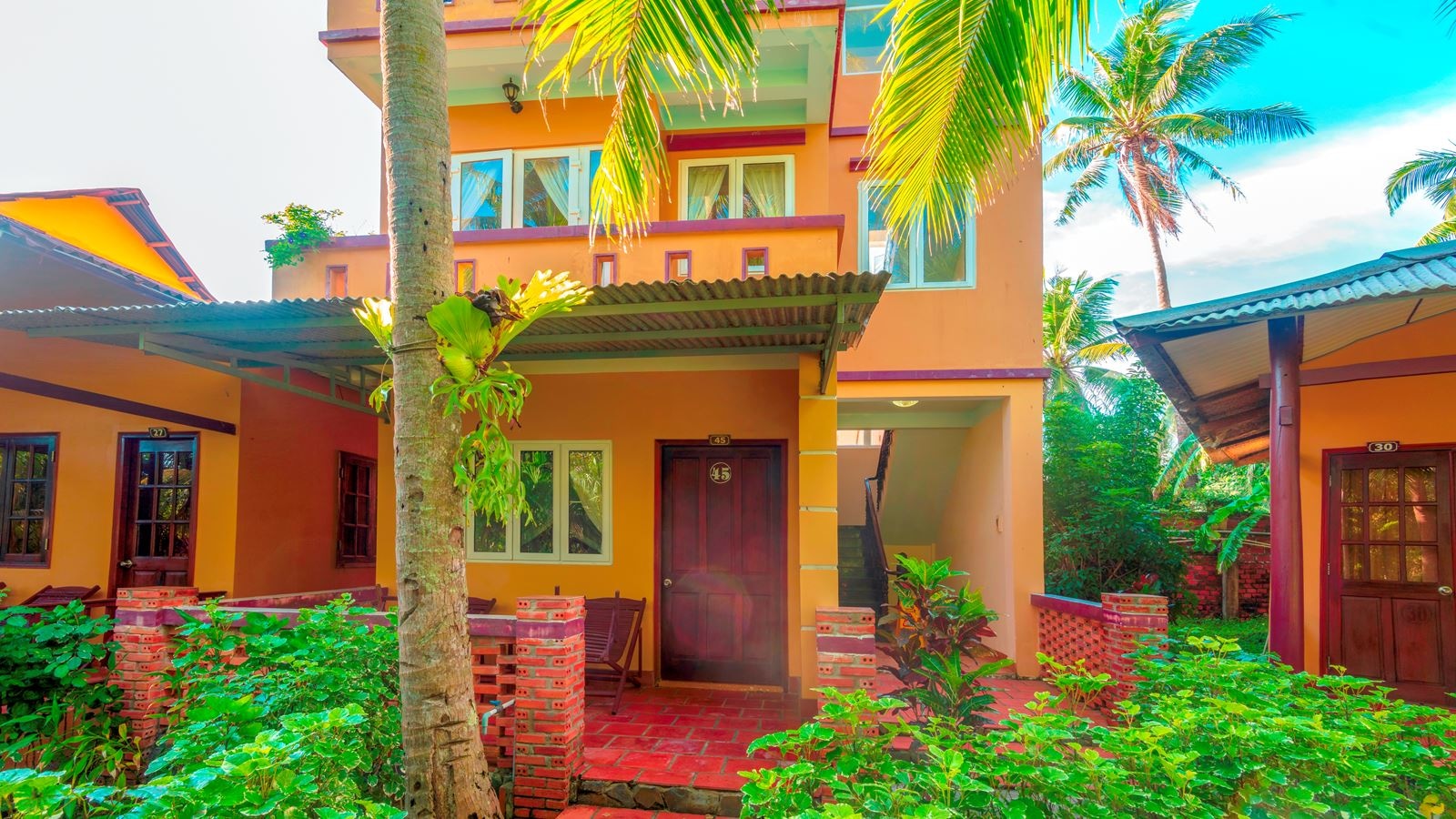 rooms-room-standard-with-balcony-gardenview