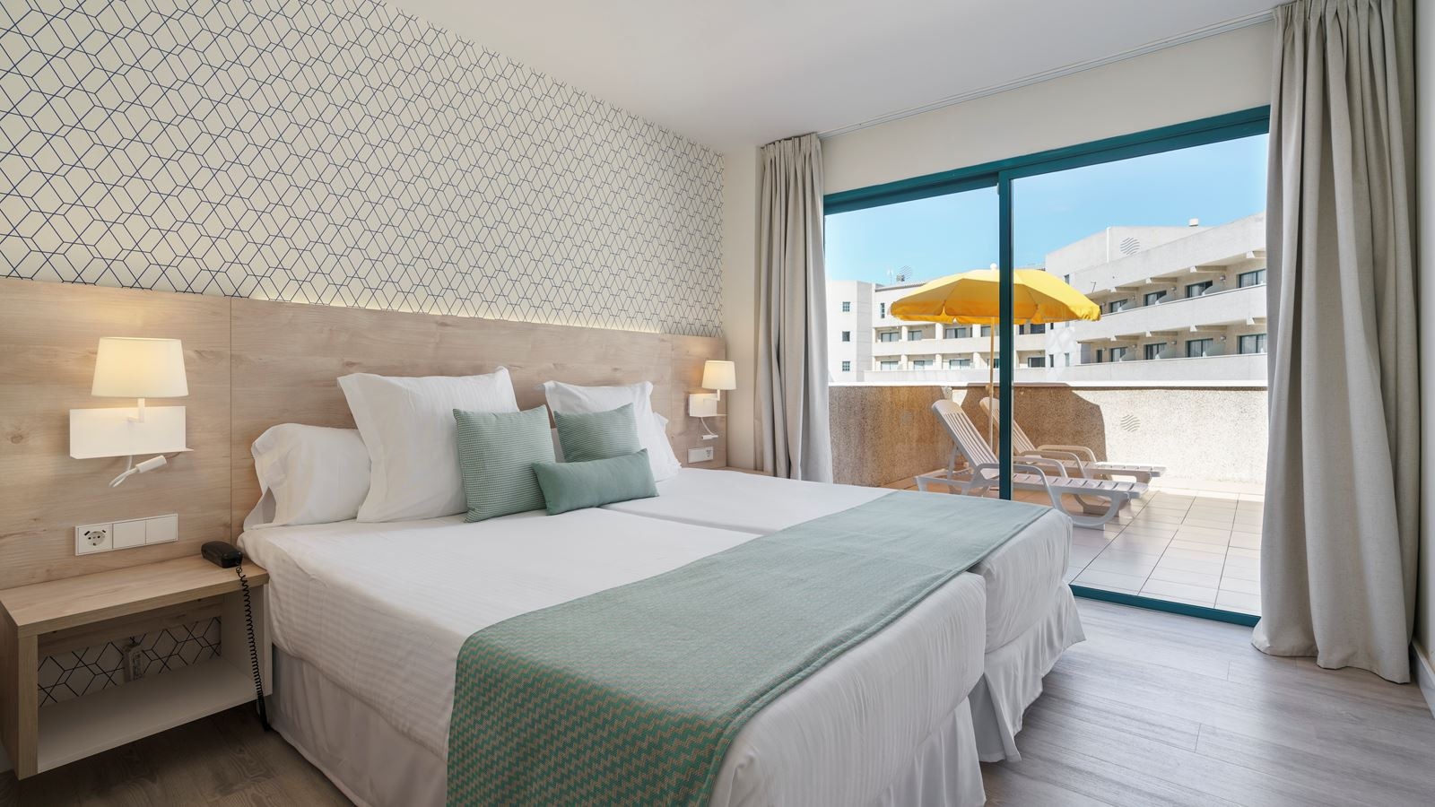 rooms-my-favorite-club-suite