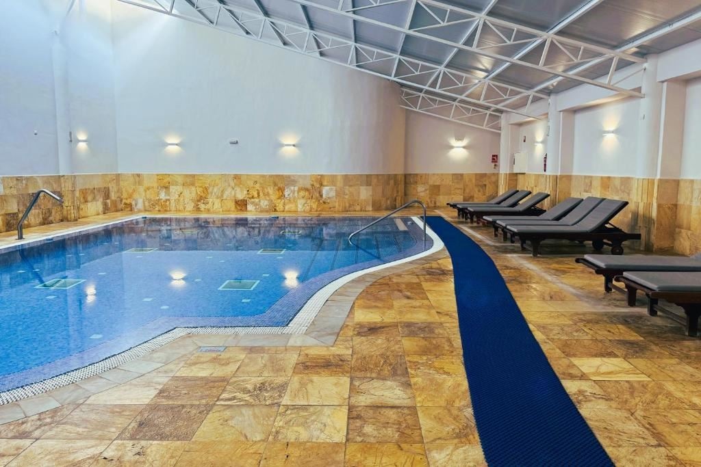 pools-indoor-pool